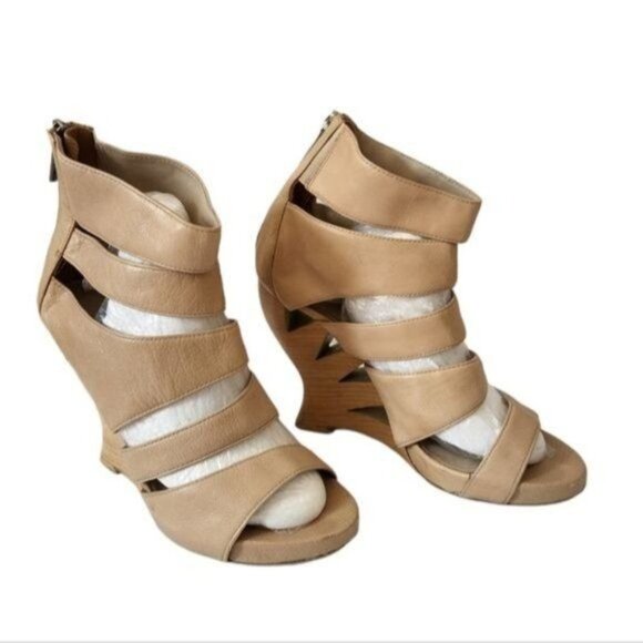 DONALD J PLINER Bataia CutOut Wedge Sandal - Picture 11 of 11